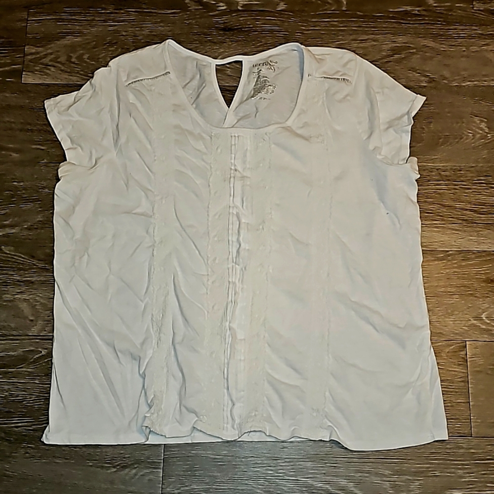 Terra & Sky white womens plus sz top sz 3X. Very pretty, Like New